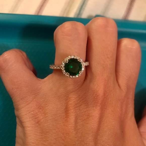 NEW 925 Sterling Silver Round Emerald Halo Ring - Picture 6 of 6